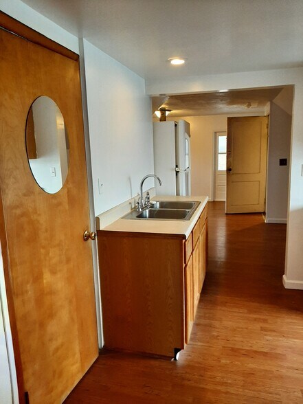 Building Photo - 517 Stafford Ave