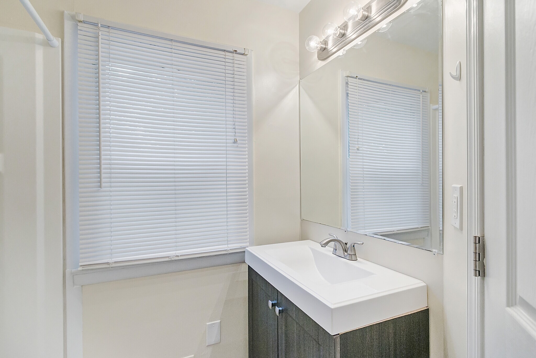 Building Photo - 9085 Autoville Dr