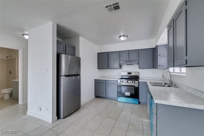 Building Photo - 6987 Mendon Ln