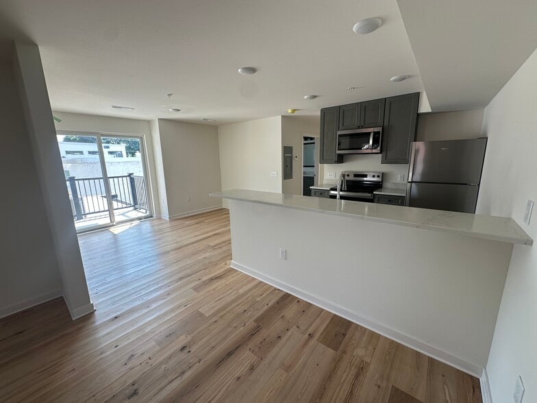 Building Photo - 1219 Regent St