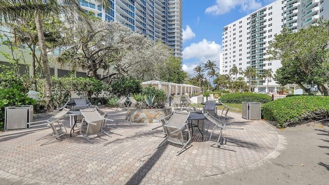 Building Photo - 3000 S Ocean Dr