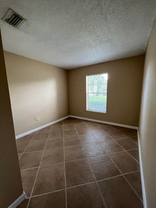 Building Photo - 210 Sparrow Dr