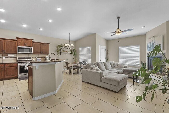 Building Photo - 6457 Harapon St