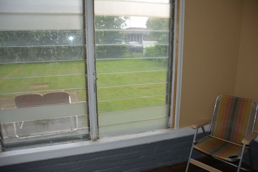 Building Photo - 24271 Kenosha St