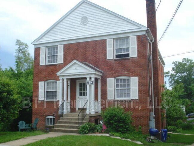 Building Photo - 812 Greenwood Cir