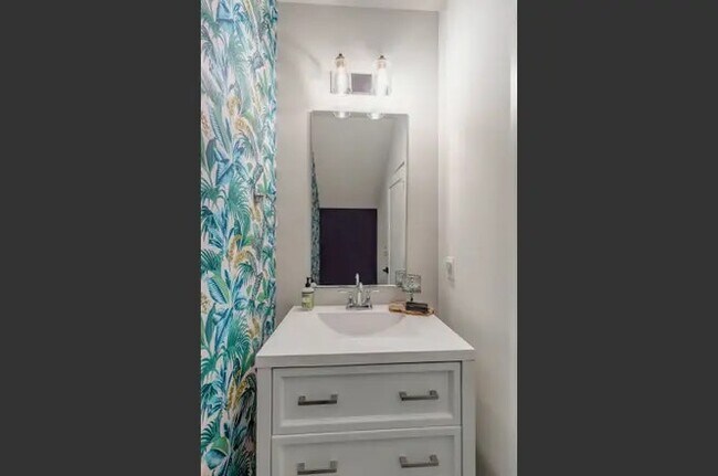 Building Photo - 3639 Hydes Ferry Rd