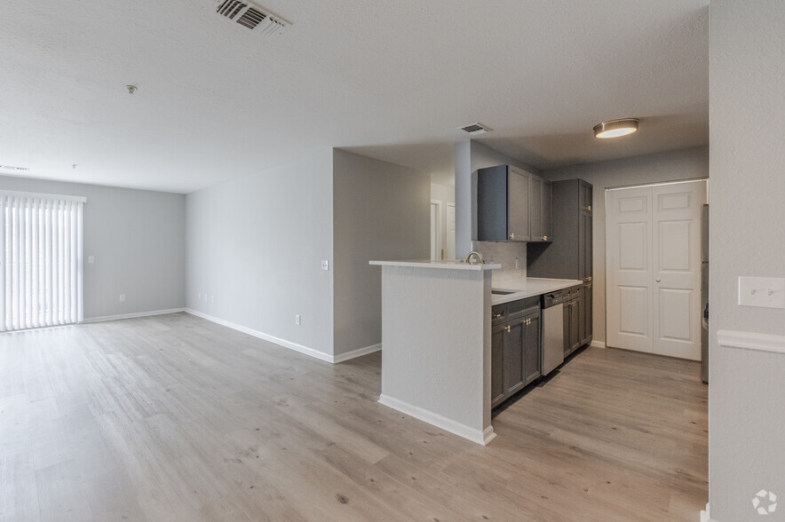 3BD, 2BA, Deck - Ardenwood Apartments