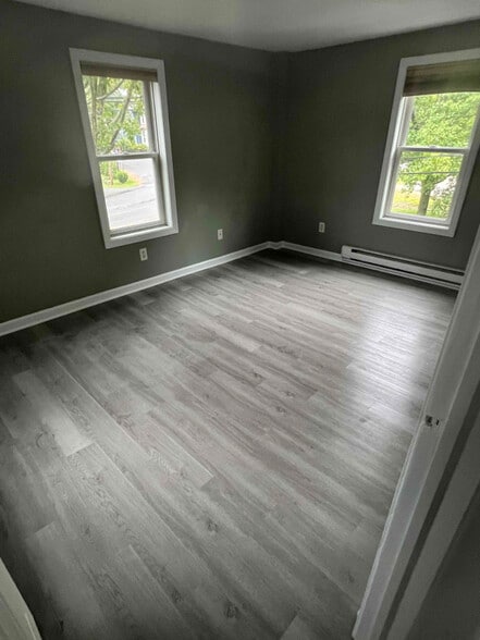 Building Photo - 907 Bantam Rd