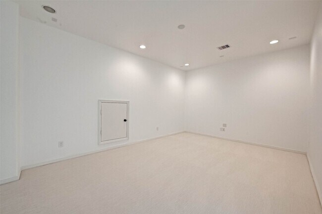 Building Photo - 39 Marino Dr