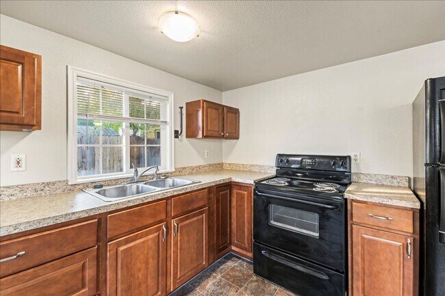 Building Photo - Private Boise Bench Studio Home