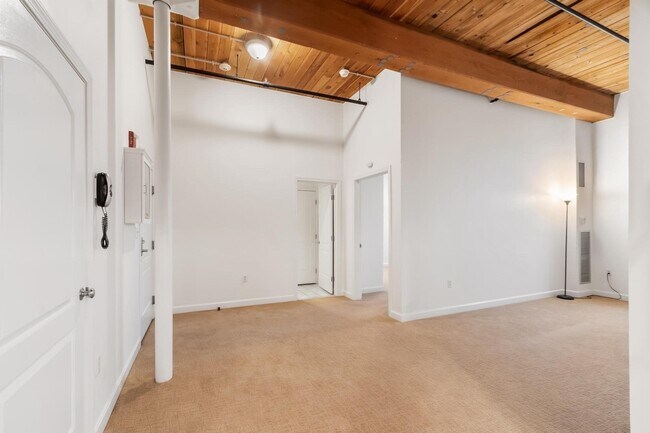 Building Photo - 52 Lawrence Dr