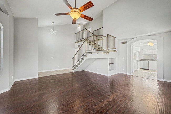 Building Photo - 1006 S Tiago Dr