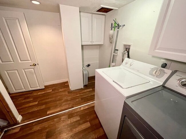 Building Photo - Amazing Littleton Bungalow