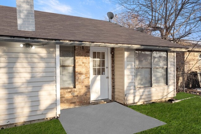 Building Photo - 7509 Echo Hill Dr