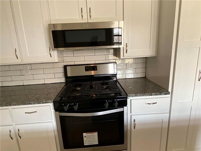 Building Photo - 704 E Culton St