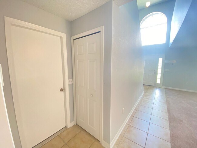 Building Photo - Beautiful 4B/3.5B/2 Car Garage 2-Story Home!