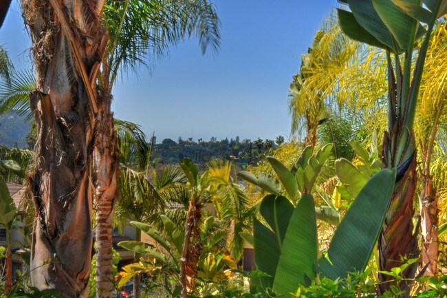 Building Photo - 10633 Chiquita St