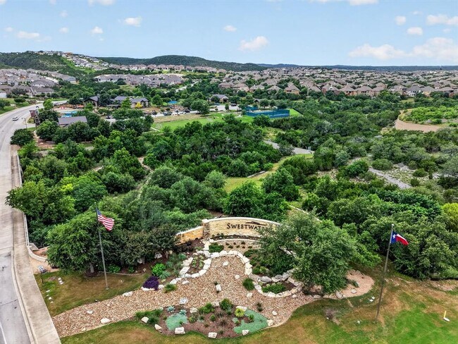 Building Photo - 6312 Empresa Dr