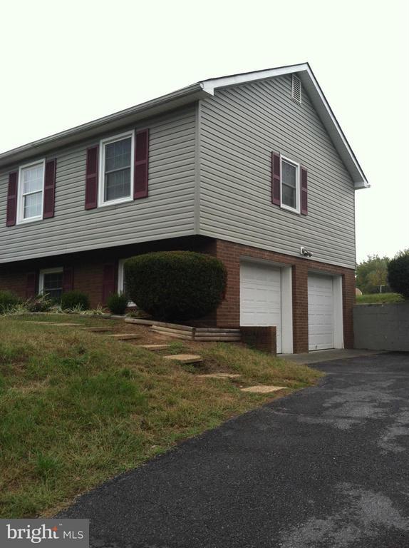 Building Photo - 209 Lakeside Dr