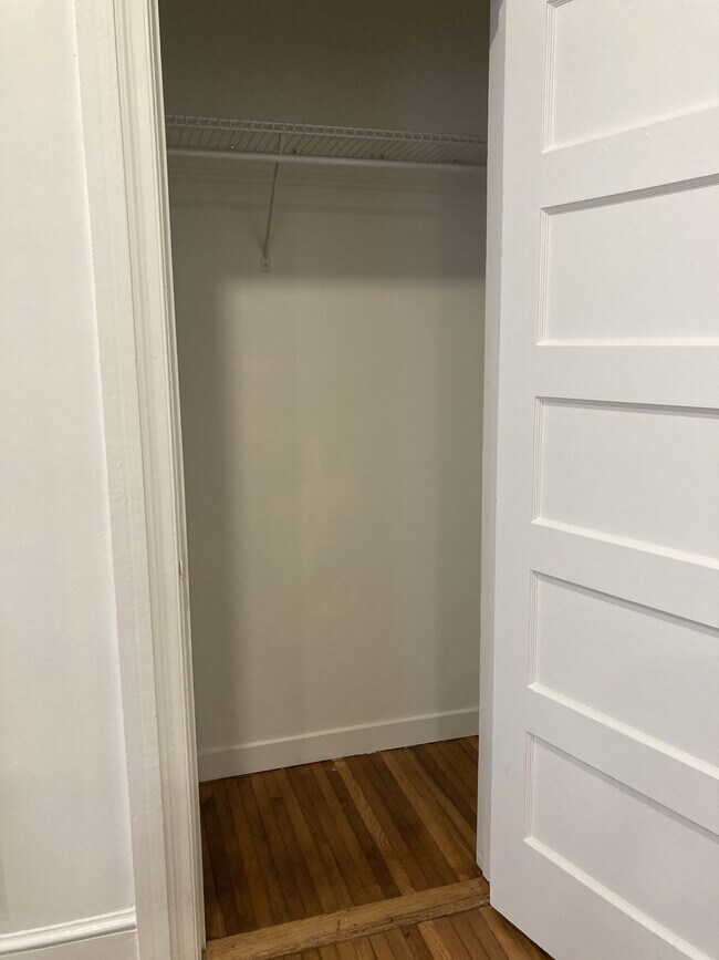 Building Photo - 951 W Branch Ave