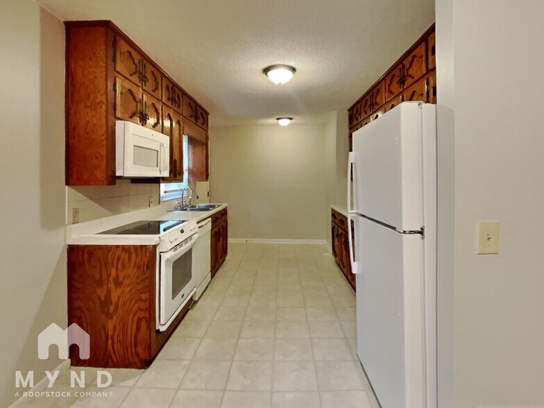 Building Photo - 4361 Silver Lake Rd