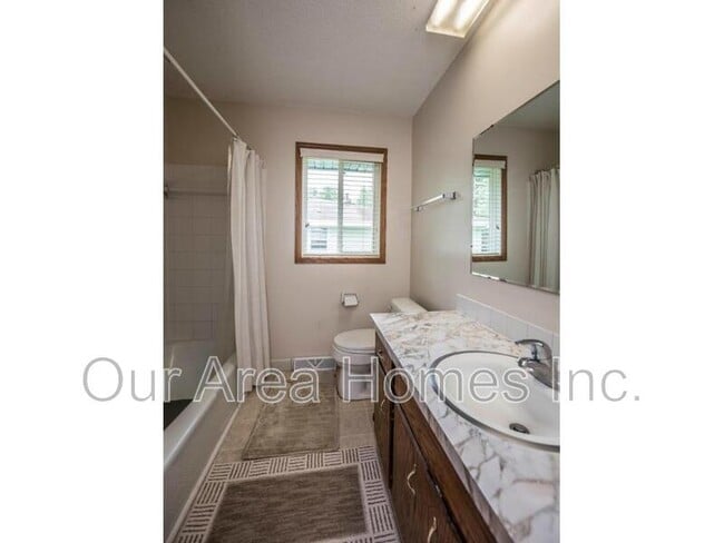 Building Photo - 3901 9th Ln