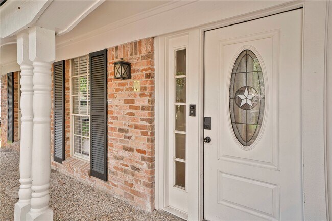 Building Photo - 1523 Saddlecreek Dr