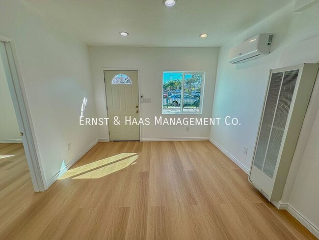 Building Photo - Lovely 2 Bedroom Apartment in Central Long...