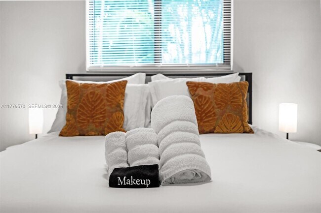 Building Photo - 1630 SW 4th Ave