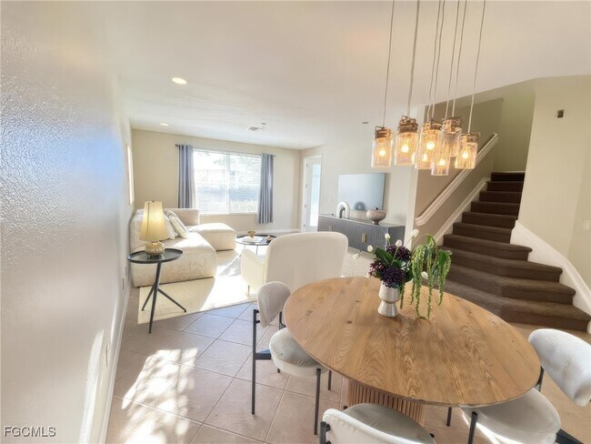 Building Photo - 9999 Chiana Cir