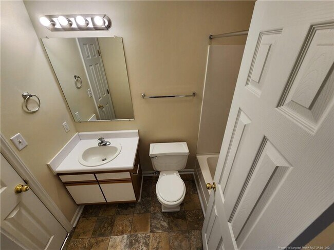 Building Photo - 264 Waterdown Dr