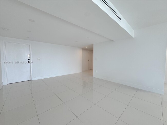 Building Photo - 210 Seaview Dr