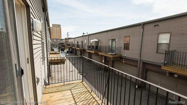 Building Photo - 76 W Bethune St