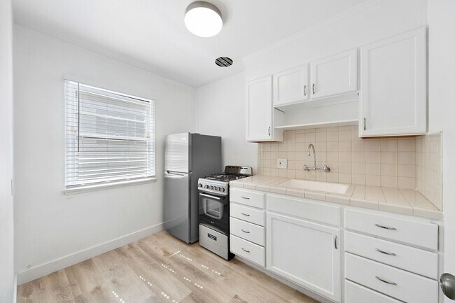 Interior Photo - 4130 E 10th Street