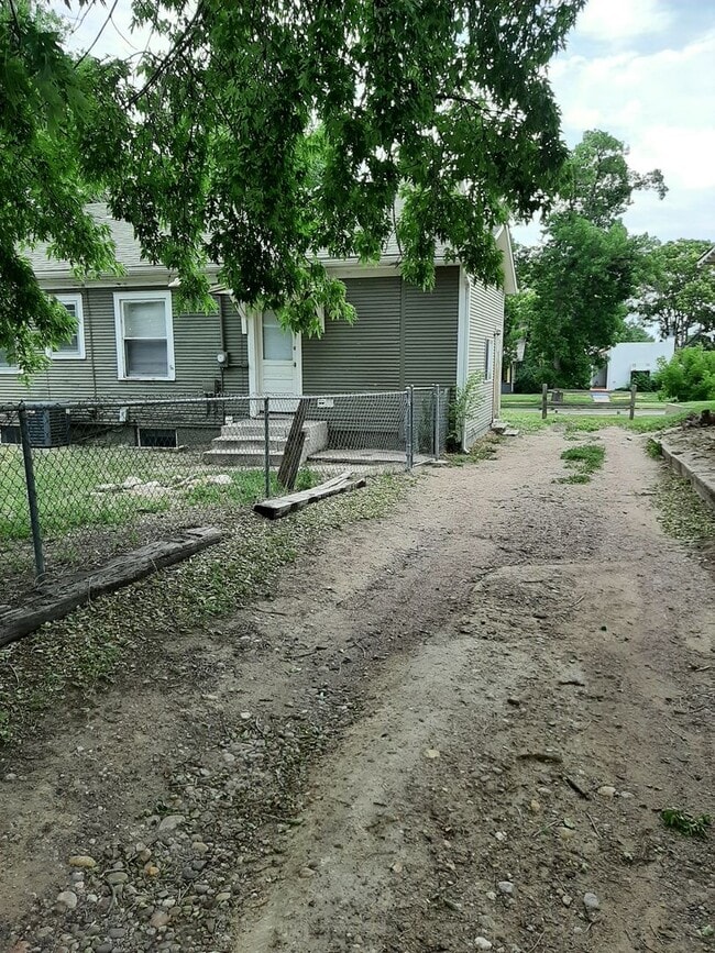 Building Photo - (2017 8th Ave)