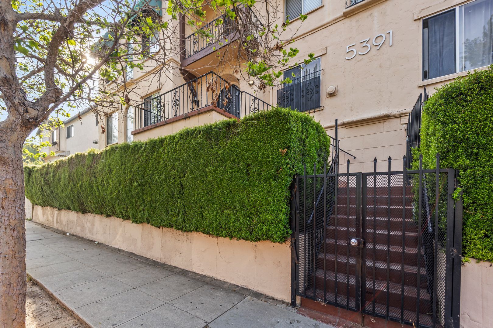 Building Photo - 5391 Huntington Dr