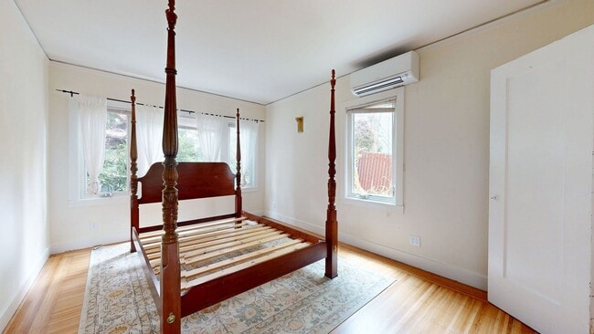 Building Photo - Charming 2 Bedroom Berkeley Unit Available!
