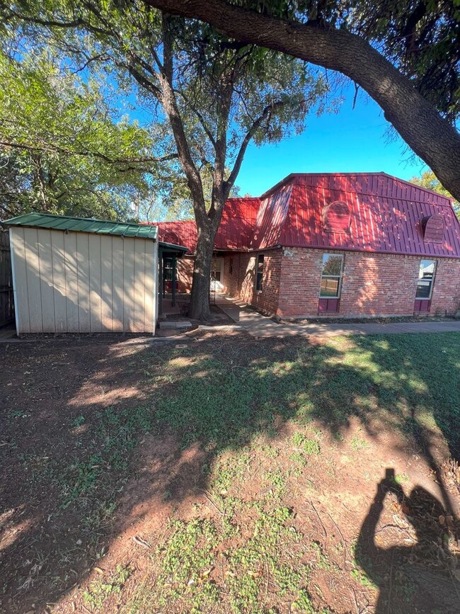 Primary Photo - Fresh Paint and Floors