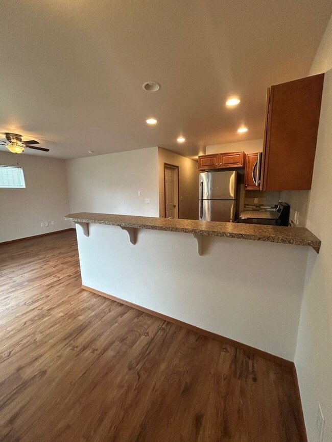 Building Photo - Spacious 3 Bedroom 2.5 Bath Duplex in Post Falls