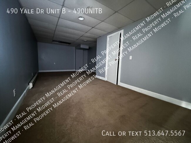 Building Photo - 490 Yale Dr