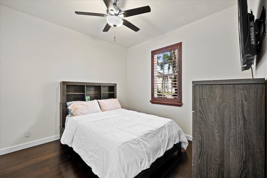 Building Photo - 8203 Calterra Dr