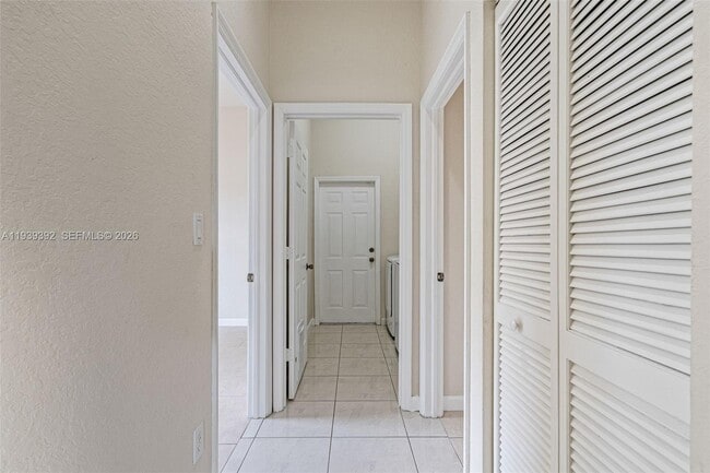 Building Photo - 1924 SE 17th Ct