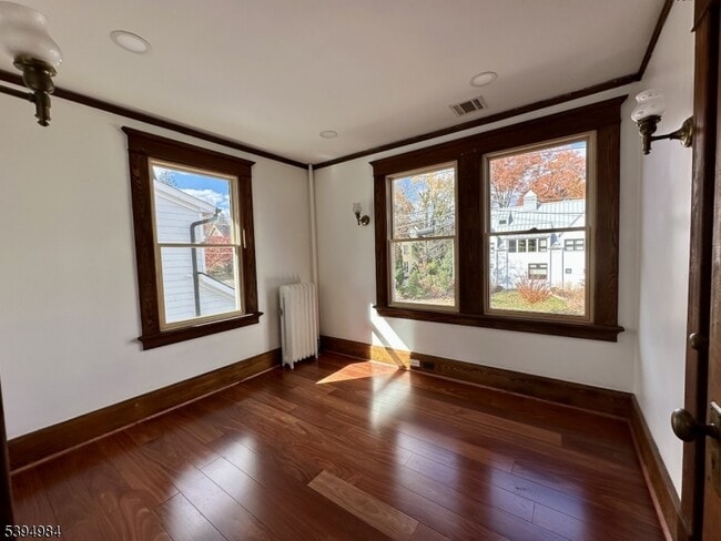 Building Photo - 12 Maple Ave