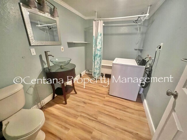 Building Photo - 2300 Ottawa St