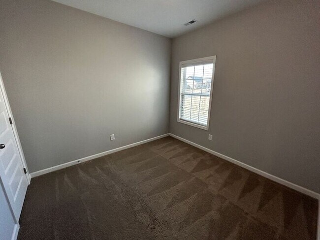 Building Photo - 1400 Pipeline Ave