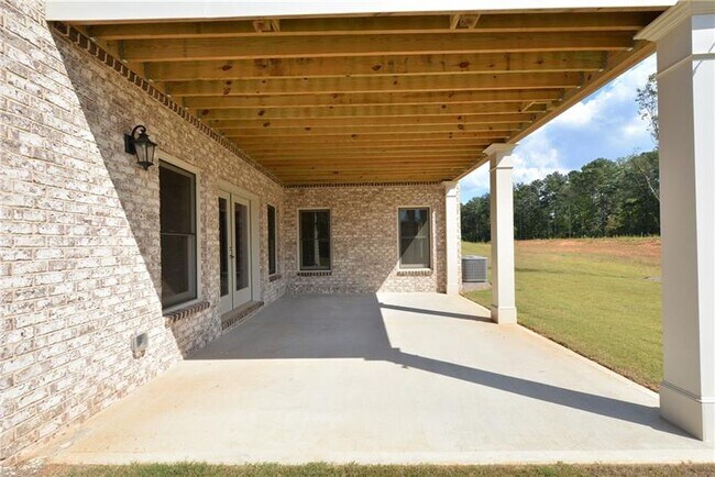 Building Photo - 7200 Grandview Overlook
