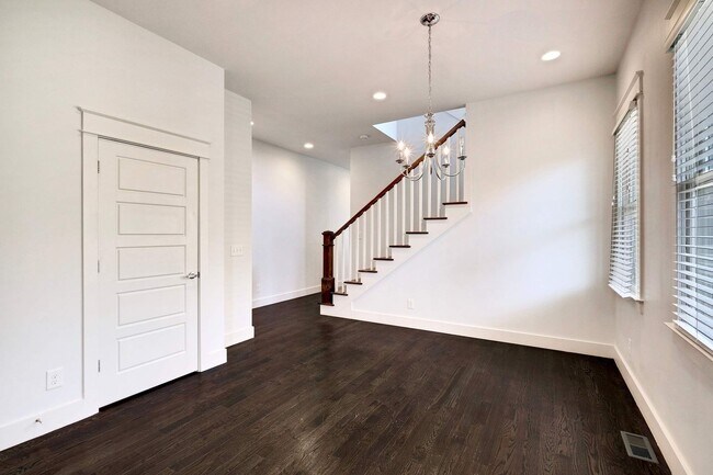 Building Photo - EAST NASHVILLE - FOUR BEDROOM Historic Home with amazing views of Nashville Skyline!