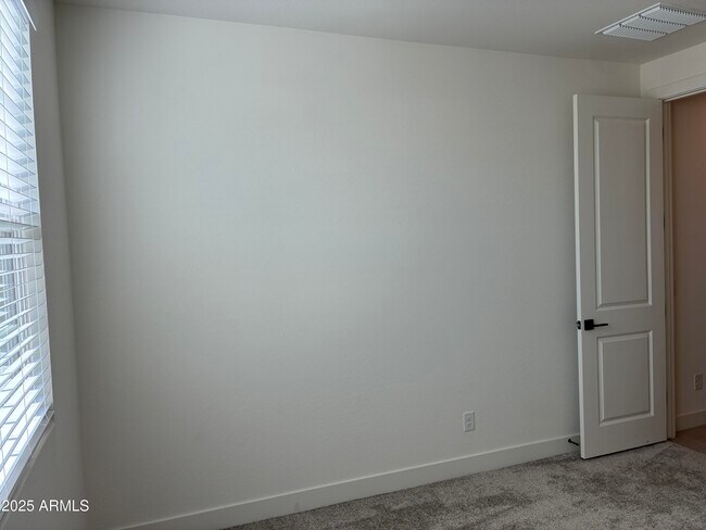 Building Photo - 17778 W Crawfordsville Dr