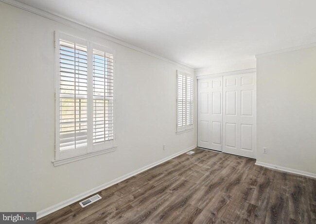 Building Photo - 8 Victoria Manor Ct