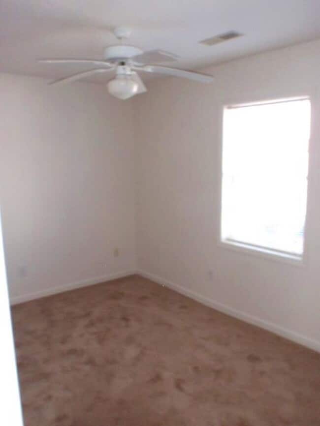 Building Photo - Spacious 2 bed 2 bath duplex, available soon!